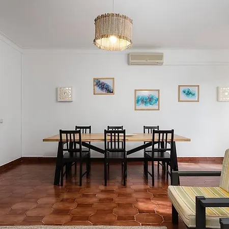 Διαμέρισμα Spacious Near Beaches