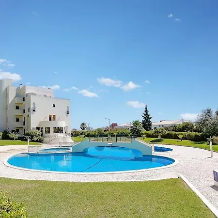 Spacious Near Beaches *