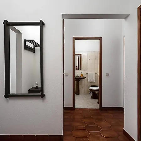 Spacious Near Beaches 아파트 알보르